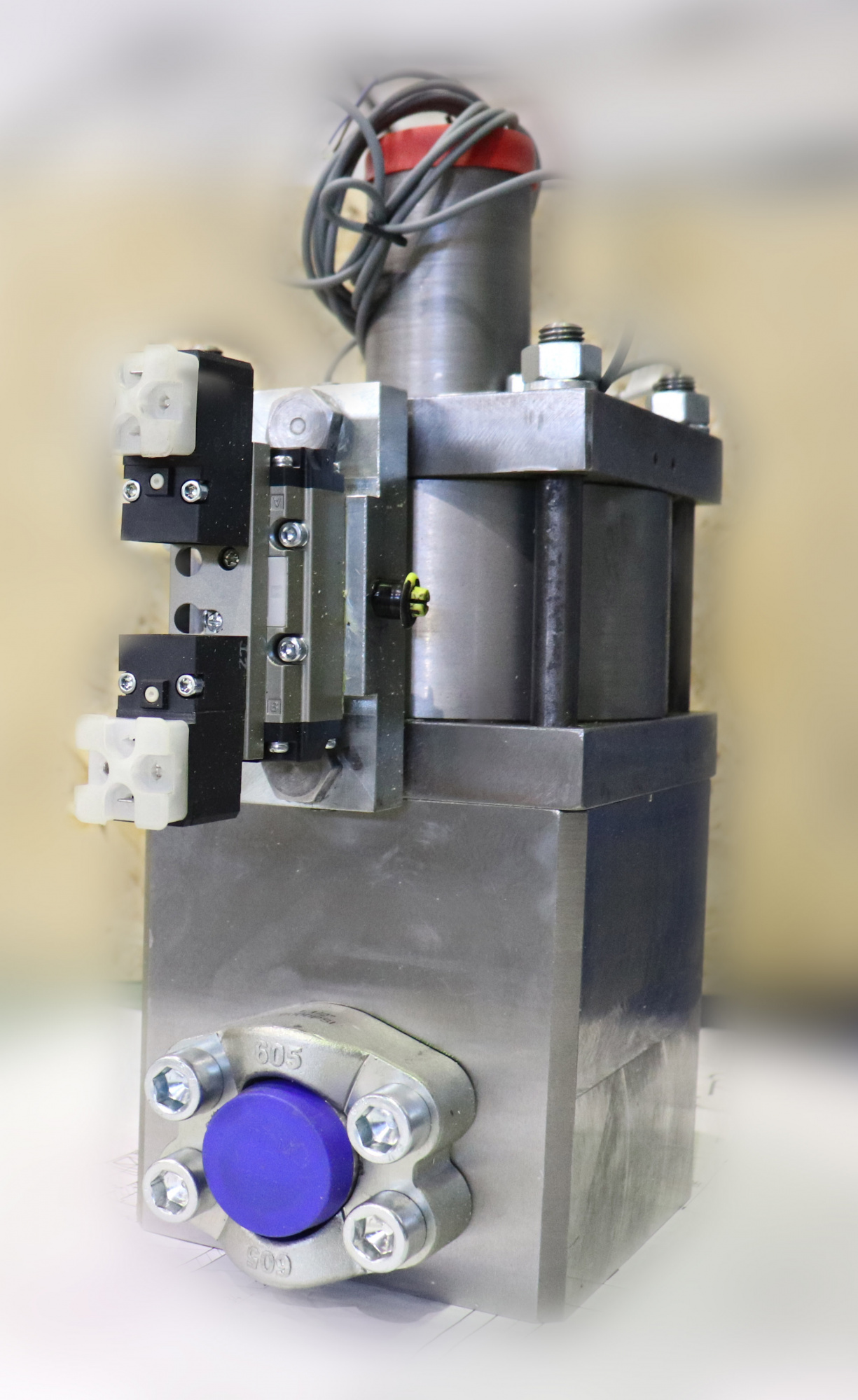 Двухлинейный двухпозиционный клапанный гидрораспределитель 2/2-ГР.К32.320