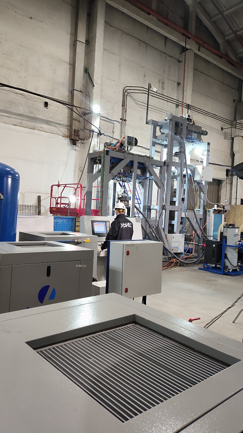 Современное оборудование для автоматической клепки панелей самолетов